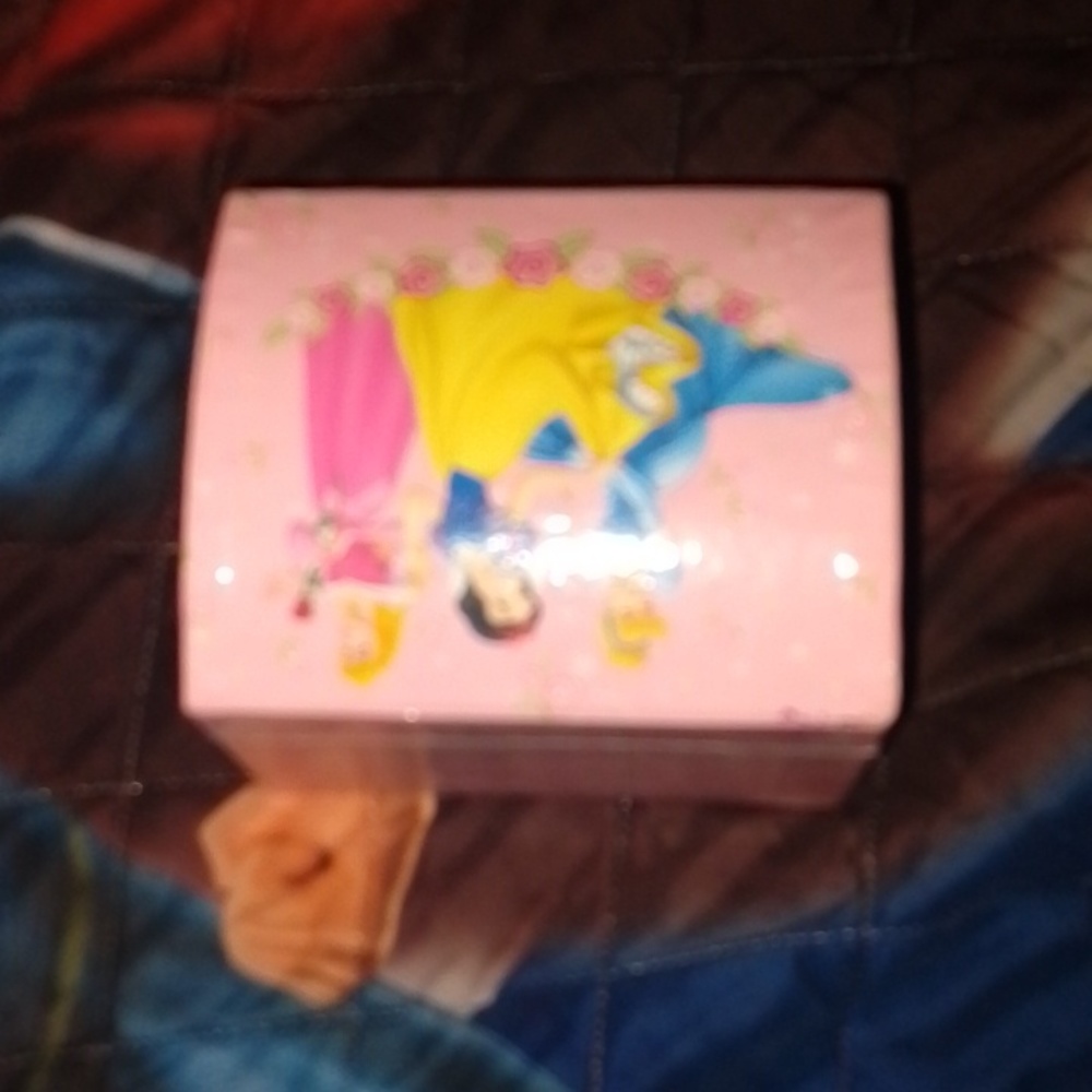 Selling a jewelry Disney books